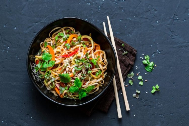 Пад-тай с овощами и грибами