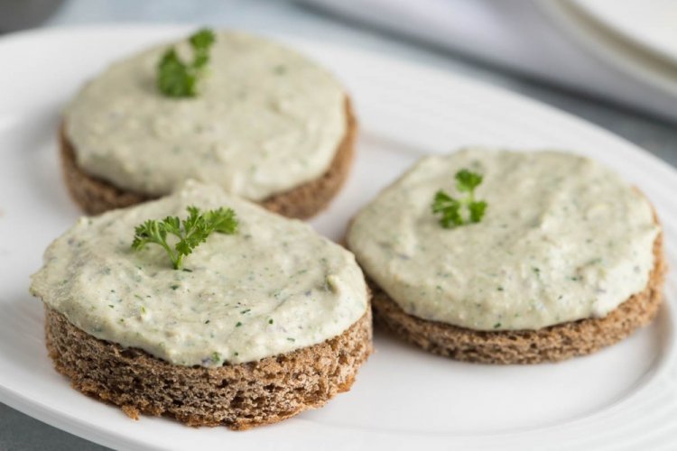 Паштет из шпрот с солеными огурцами