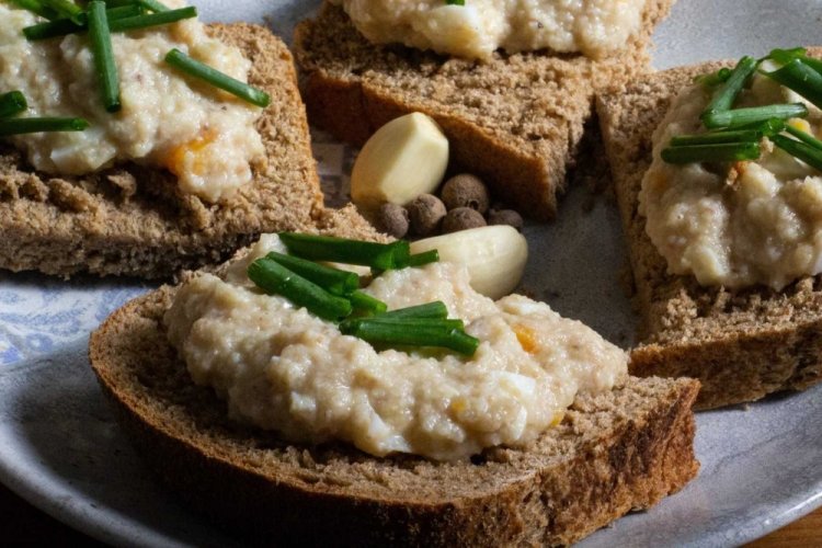 Паштет из селедки с имбирем и лимонным соком