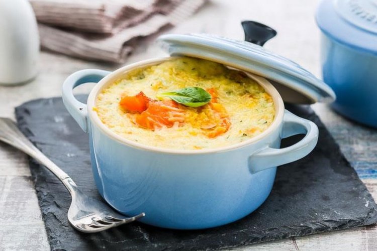 Жульен с красной рыбой и грибами