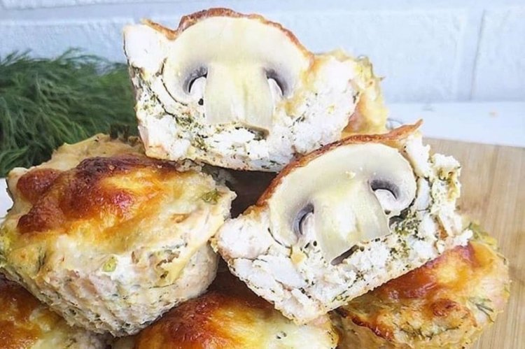 Куриные маффины с целыми шампиньонами