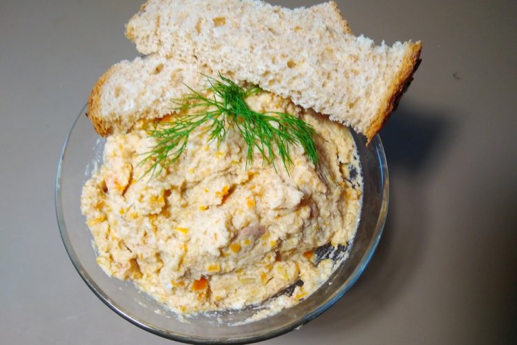 Паштет из печени трески с луком и морковью