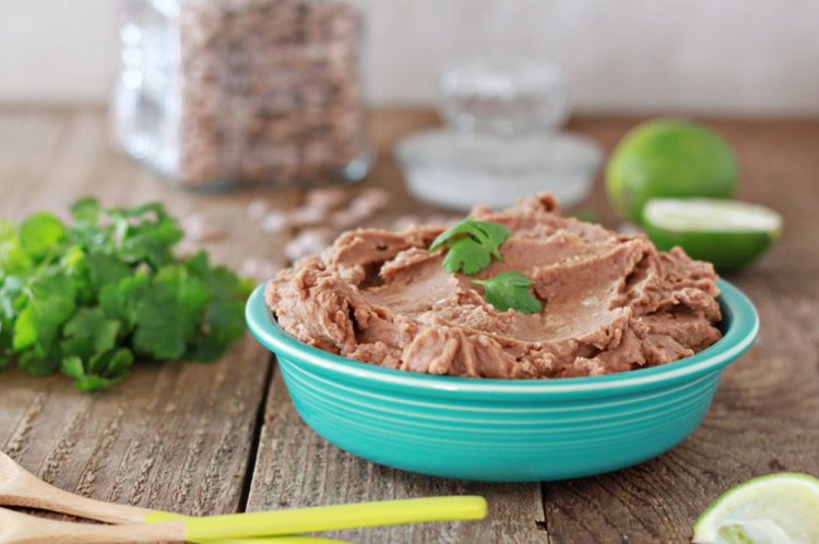 Паштет из фасоли с плавленым сыром и яйцами