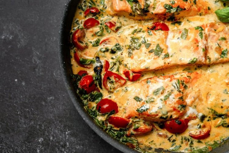 Семга с помидорами черри в сливочном соусе