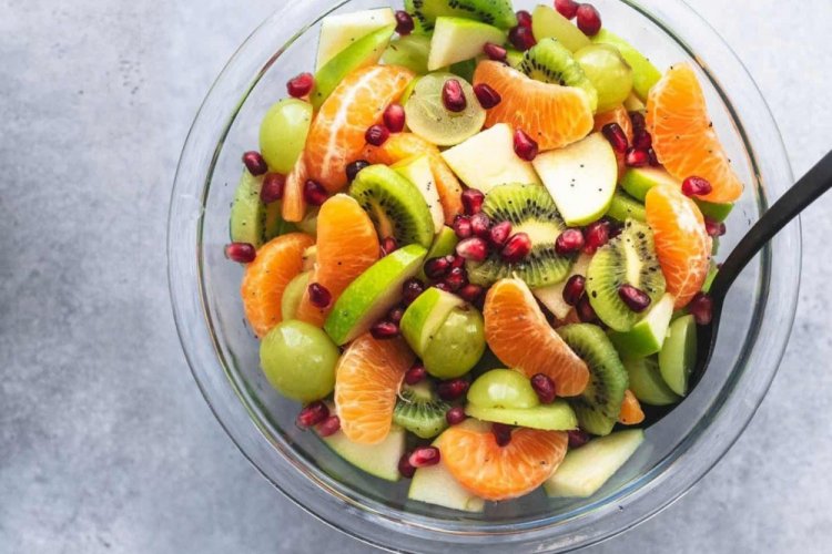 Фруктовый салат с киви и мандаринами