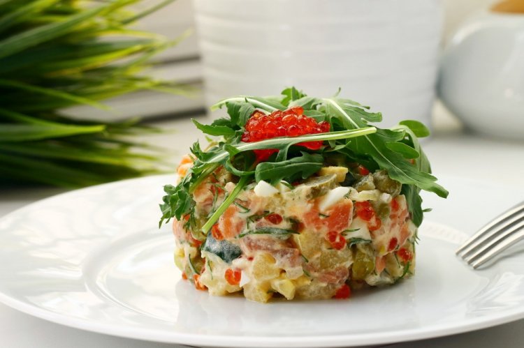 Оливье с семгой и авокадо