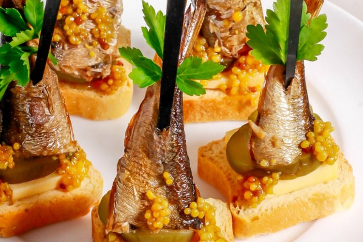 Канапе со шпротами