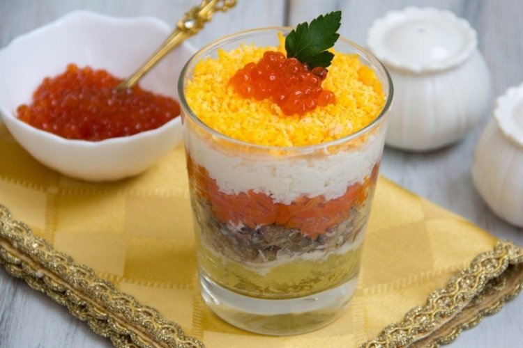 Салат «Мимоза» с красной икрой