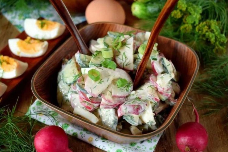 Салат с редиской в сметане