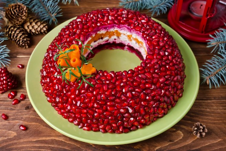 12 слоеных салатов с говядиной, которые украсят любой стол