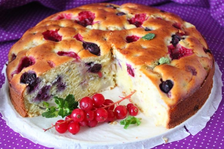 Ягодный пирог на кислом молоке