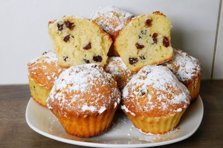 Кексы с изюмом на кислом молоке