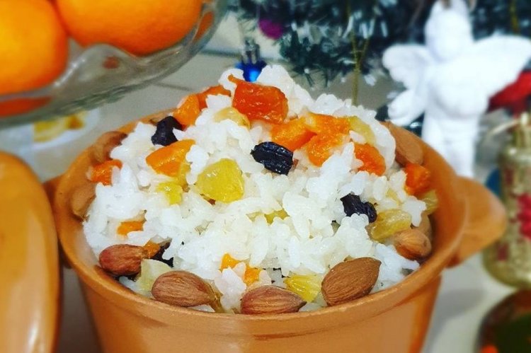 Кутья из риса с орехами и апельсиновым соком