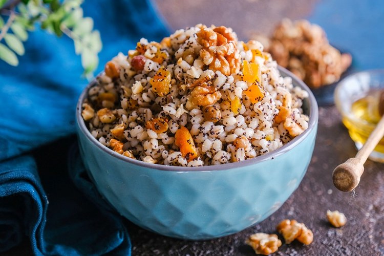 Кутья из перловки с узваром