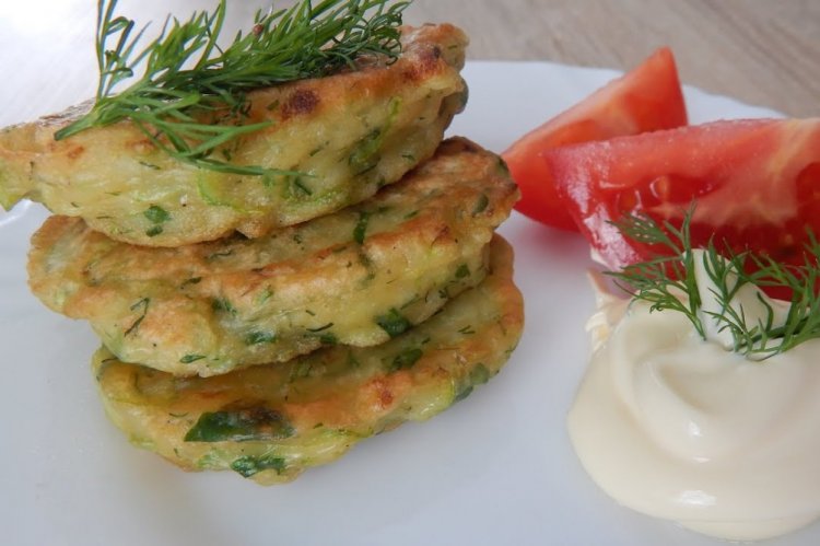 Кабачковые оладьи на кислом молоке