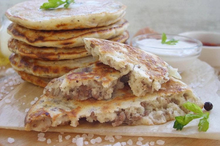 Оладьи на кислом молоке с фаршем