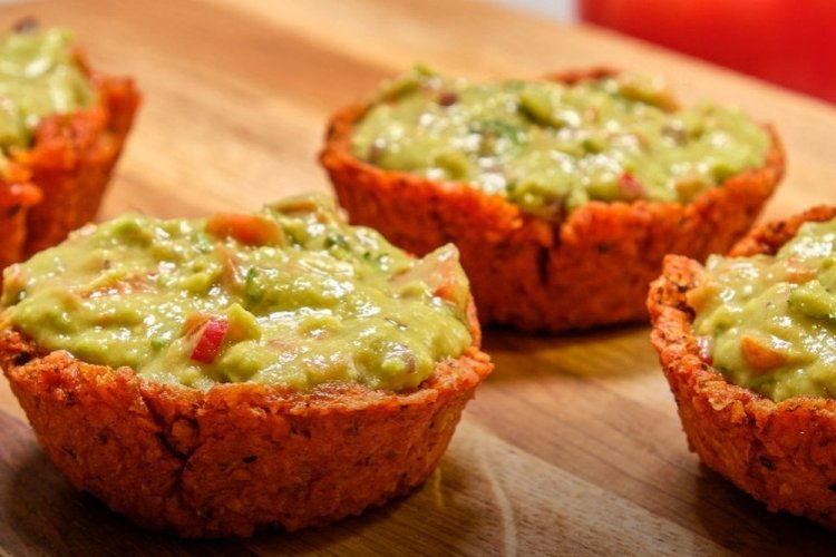 Тарталетки с гуакамоле из авокадо