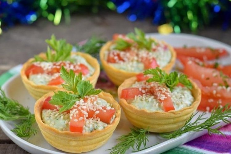 Тарталетки с авокадо и фетой