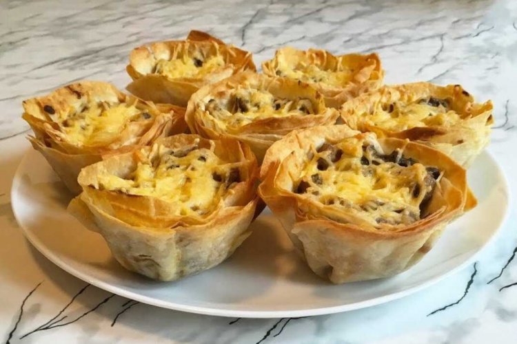 Тарталетки из лаваша с курицей и грибами
