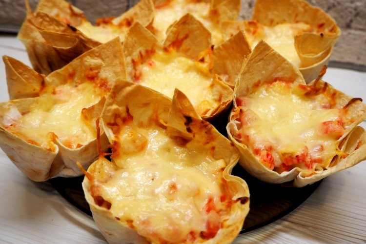 Горячие тарталетки из лаваша с ветчиной и сыром