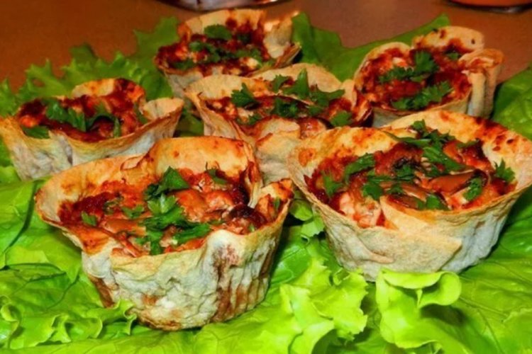 Тарталетки из лаваша с сельдью, свеклой и шампиньонами