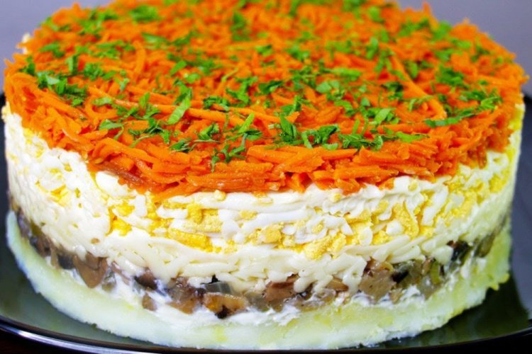 Слоеный салат с картошкой и корейской морковью