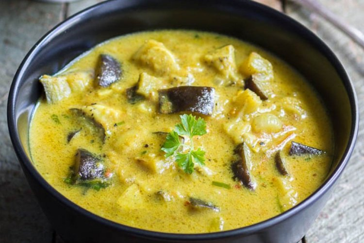 Суп с баклажанами, киноа и карри