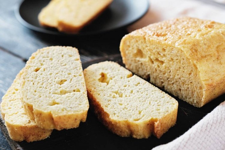 Кето хлеб на миндальной муке и сливочном масле