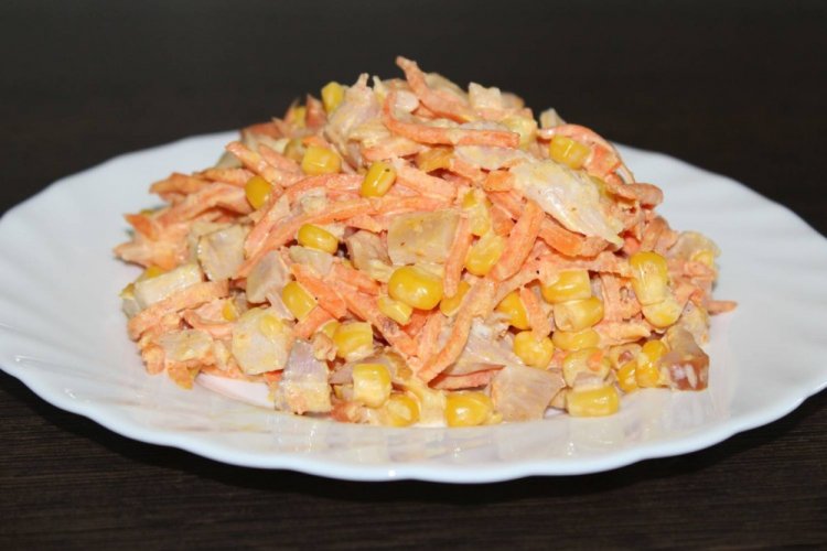 Салат с копченой курицей и корейской морковью