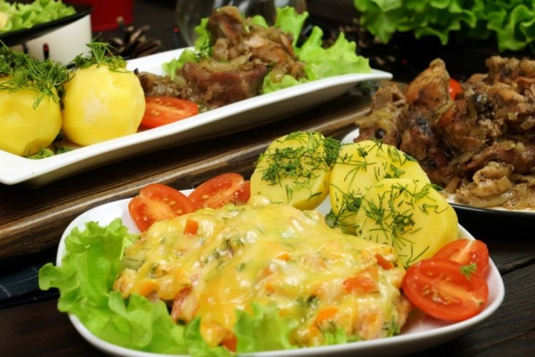 Индейка с помидорами в духовке