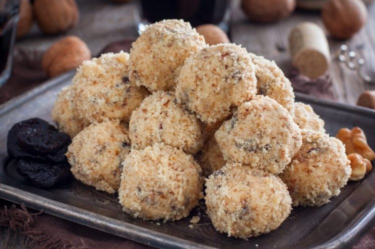Сырные шарики с черносливом