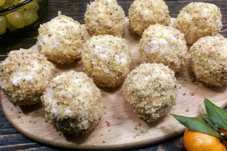 Закусочные шарики из курицы и орехов