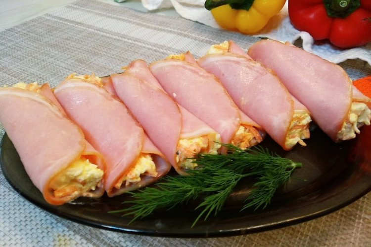 Рулетики из ветчины с корейской морковью