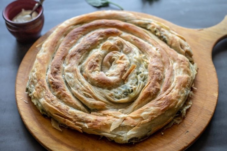 Турецкий бурек из теста фило с мясом