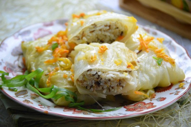 Голубцы с рисом и шампиньонами в духовке