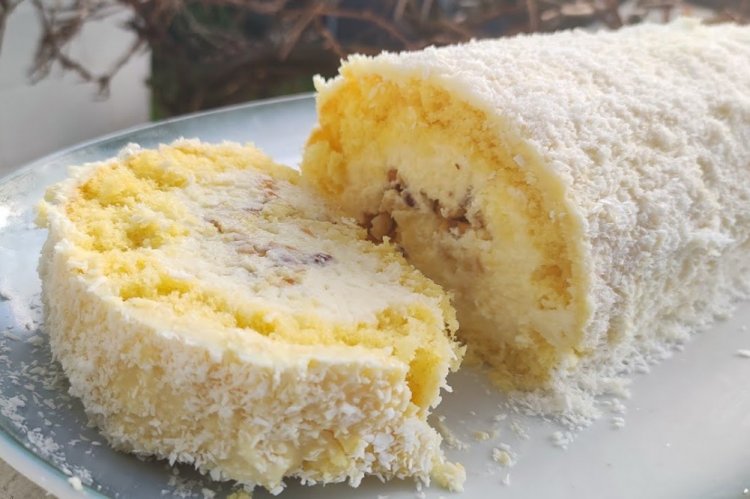 Кокосовый бисквитный рулет