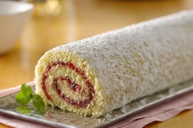 Бисквитный рулет с джемом