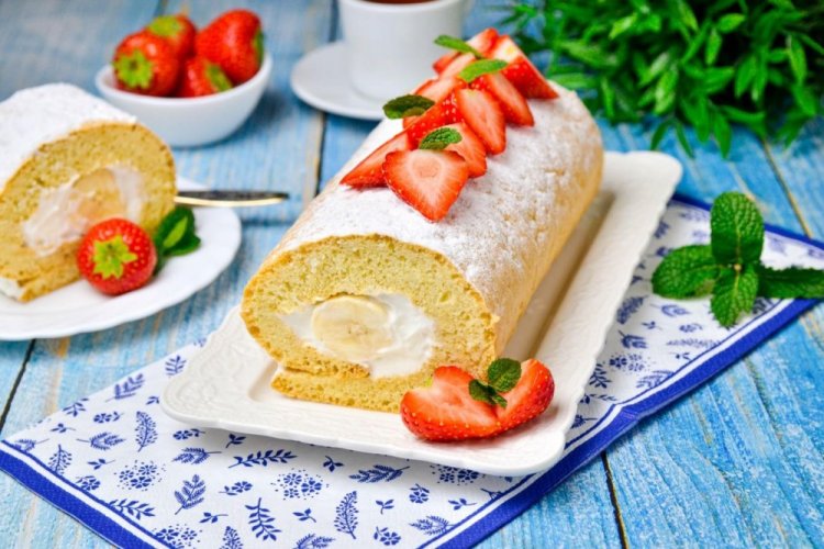 Бисквитный рулет с бананом