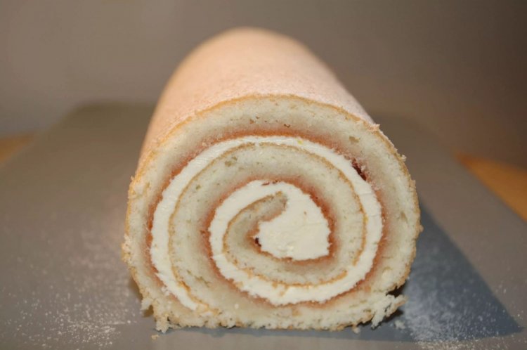 Бисквитный рулет с кремом-пломбир