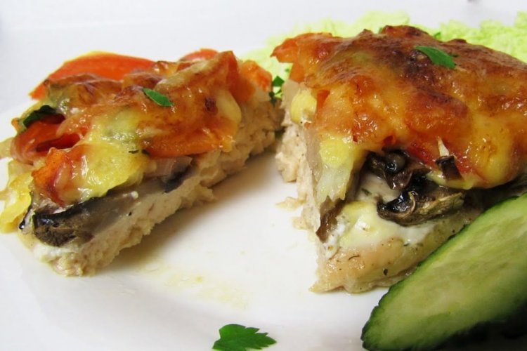 Филе индейки с грибами и сыром в духовке