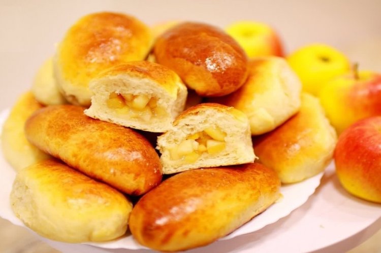 Пирожки на кефире с яблоками