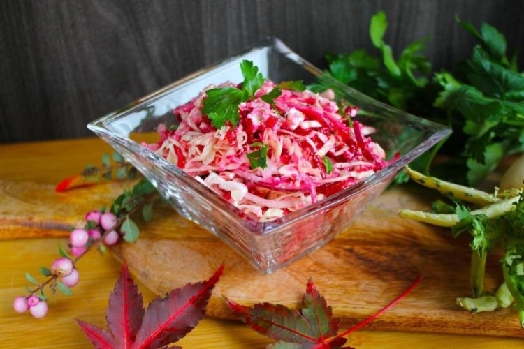 ПП салат из капусты, свеклы и яблок