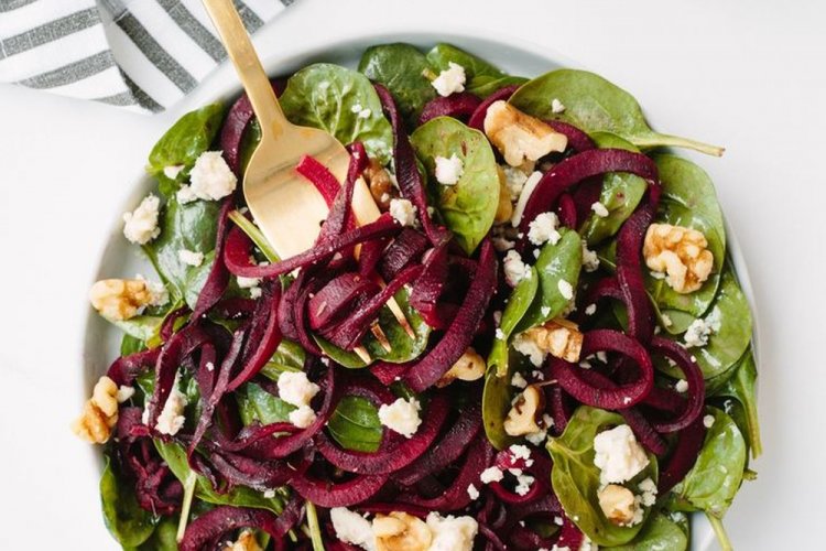 ПП салат из свеклы, феты и шпината