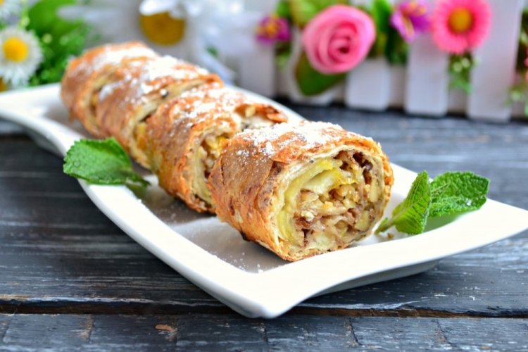 Штрудель из лаваша с яблоками