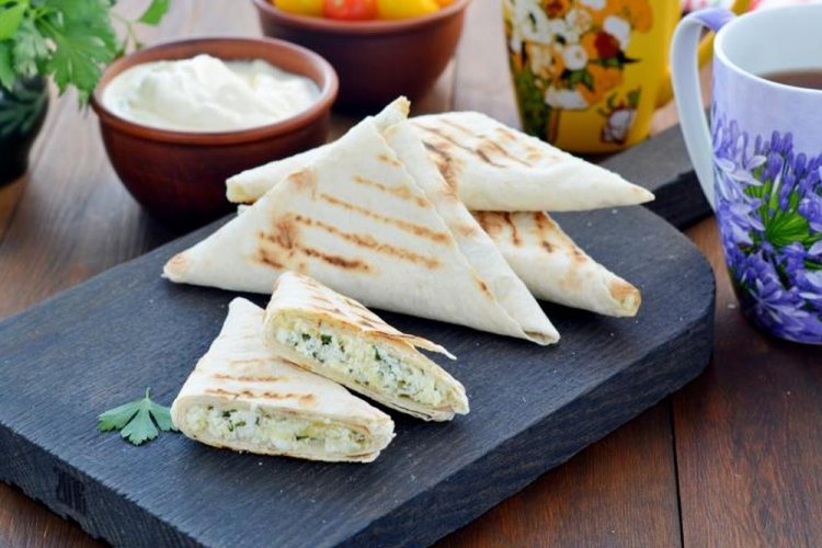 Конвертики из лаваша с творогом