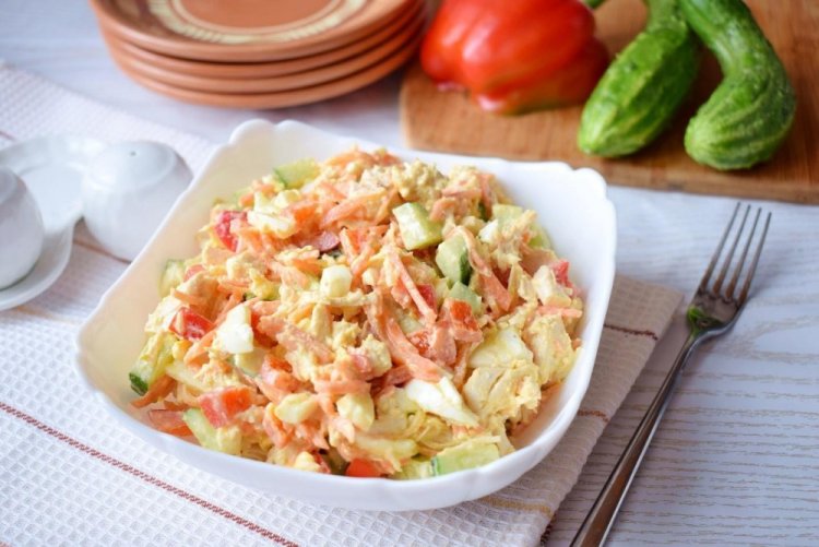 ПП салат с курицей, морковью и яйцами