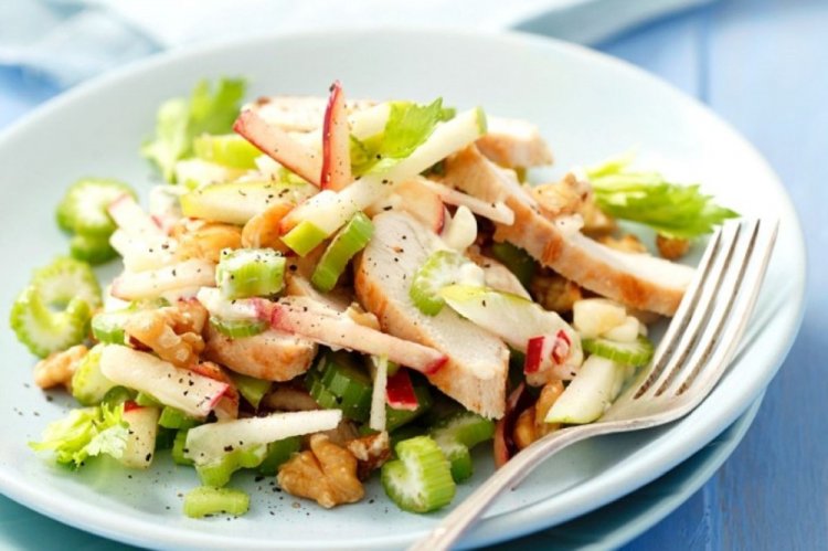 ПП салат с курицей, морковью и сельдереем