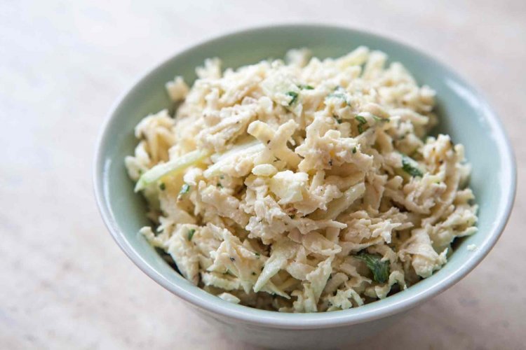 ПП салат с курицей, ананасом и корнем сельдерея