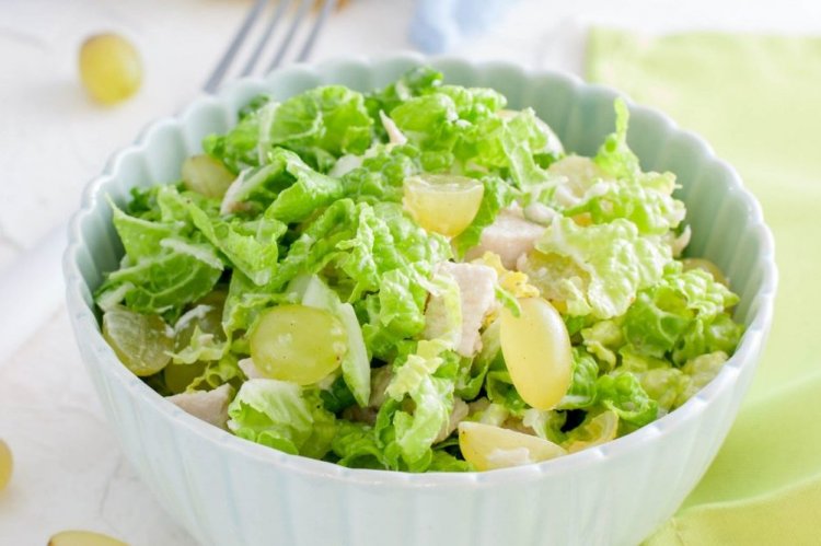 ПП салат с курицей и виноградом