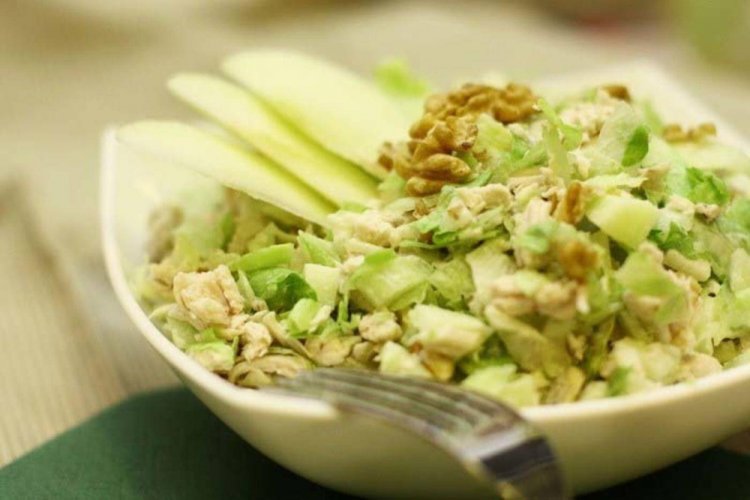 ПП салат с курицей, яблоком и сельдереем